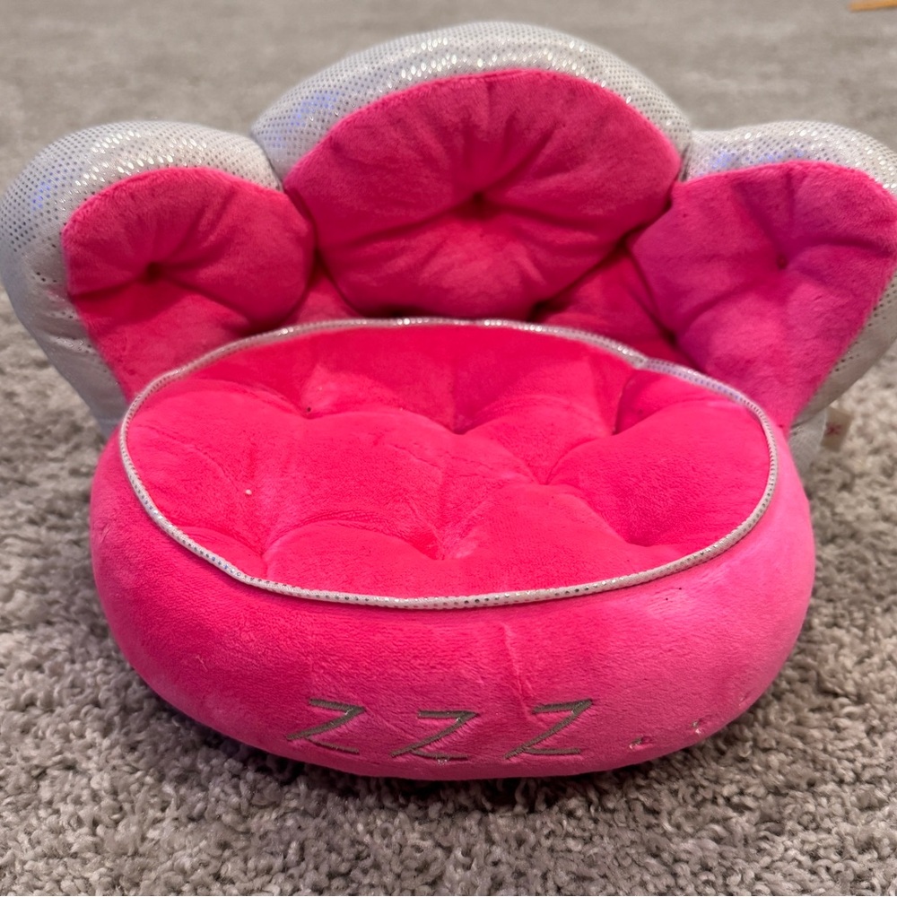 Justice Pet Shop Hot Pink Super Soft Lounging Sofa Perfect Condition